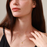Collar con colgante de piedra de nacimiento citrino de noviembre en oro blanco macizo de 14K y cadena de plata de ley FANCIME "Flor Eterna"