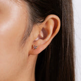 Pendientes de botón FANCIME "Pequeña Sofía" con mariposa de diamantes en oro amarillo de 14K