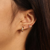 Pendientes de botón FANCIME "Pequeña Sofía" con mariposa de diamantes en oro amarillo de 14K