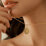 Collar de plata de ley con piedra de nacimiento de noviembre en corte oval vintage "Retro Romance" de FANCIME