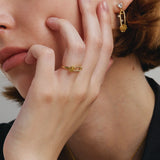 Anillo de plata con alfiler de rosa