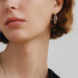 Pendientes de plata con perla y alfiler de rosa