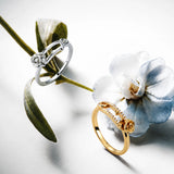 Anillo de plata con alfiler de rosa