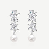 Pendientes de plata con perla y gota de flor de glicinia