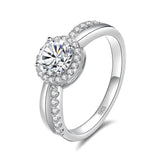 Anillo de plata de ley con moissanita talla redonda de FANCIME