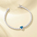Pulsera de tenis de plata de ley con topacio de nacimiento de diciembre en corte corazón "Axis" de FANCIME