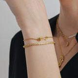 Pulsera de plata con alfiler de rosa