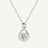 "Abrazo Infinito" Collar con colgante de símbolo de infinito en plata de ley con circonita cúbica, piedra de nacimiento de abril - Plata