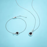 "Abrazo Infinito" Pulsera de plata de ley con símbolo de infinito y piedra de ónix negro