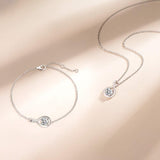 "Abrazo Infinito" Collar con colgante de símbolo de infinito en plata de ley con circonita cúbica, piedra de nacimiento de abril - Plata