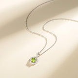 "Abrazo Infinito" Collar con colgante de símbolo de infinito en plata de ley con peridoto, piedra de nacimiento de agosto - Plata