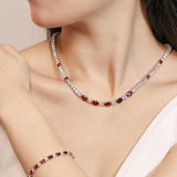 "Glamour Radiance" Collar de tenis de plata de ley con granate tallado elegante, piedra de nacimiento de enero