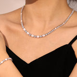 "Glamour Radiance" Collar de tenis de plata de ley con ópalo blanco tallado elegante, piedra de nacimiento de octubre
