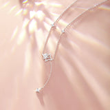 Collar colgante de estrella de plata de ley "Starlit Melody"