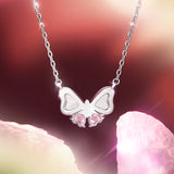Collar de plata de ley con lazo mariposa “Pearl Kiss” de FANCIME