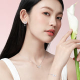 Collar de plata de ley con lazo mariposa “Pearl Kiss” de FANCIME