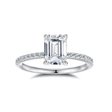 Anillo solitario clásico de plata de ley con moissanita talla radiante de FANCIME