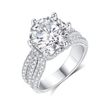 Anillo de plata de ley con moissanita talla redonda y piedras laterales de FANCIME