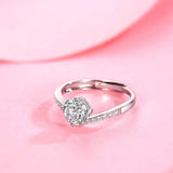 Anillo de plata de ley con moissanita Royal Sparkle de FANCIME