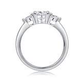 Anillo de plata de ley con moissanita talla redonda y tres piedras de FANCIME