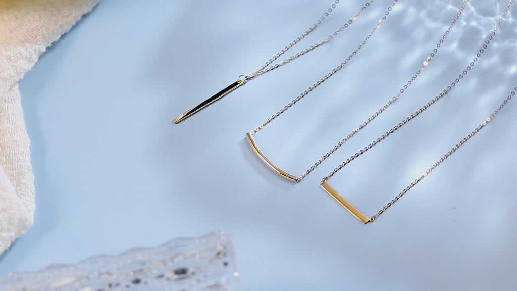 FANCIME "Simply Bar" Horizontal Gold Bar 14K Yellow Gold Necklace Video